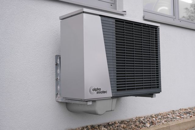 Heat Pumps vs. Traditional HVAC: Which Saves More on Energy Bills?