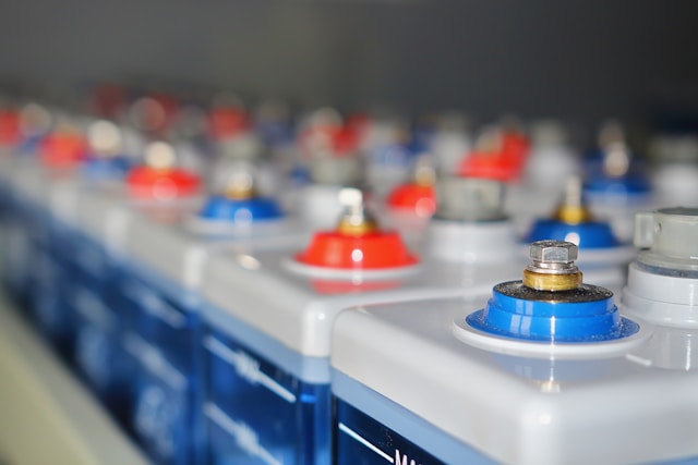 Saltwater Batteries vs. Lithium: A Safe, Sustainable Home Storage Option